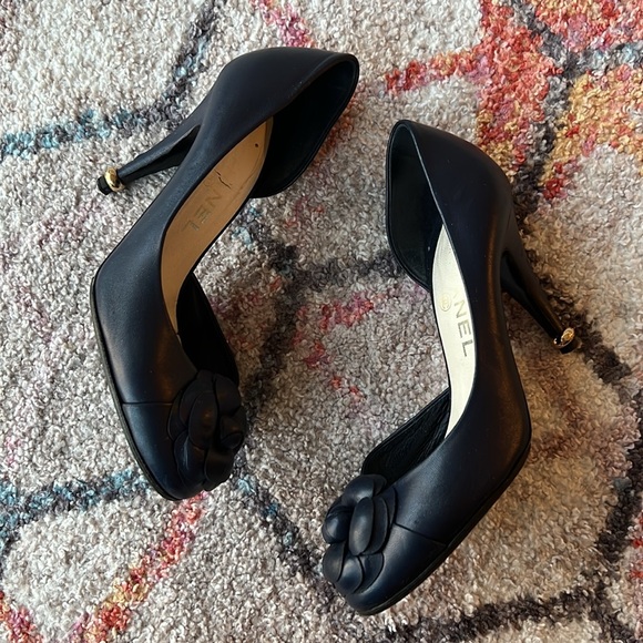 CHANEL Camellia D’Orsay Navy Leather Pumps - 36 - Picture 9 of 15